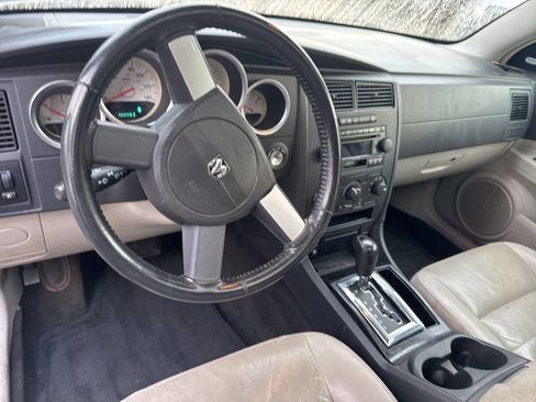 Used 2005 Dodge Magnum SE image 7