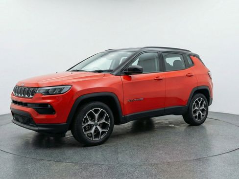 Used 2025 Jeep Compass Limited AWD/4WD image 3
