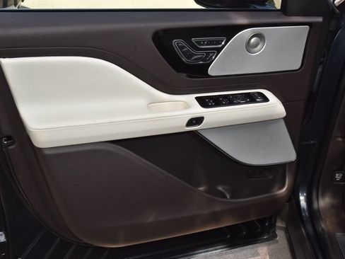 Used 2023 Lincoln Aviator Black Label AWD/4WD image 37