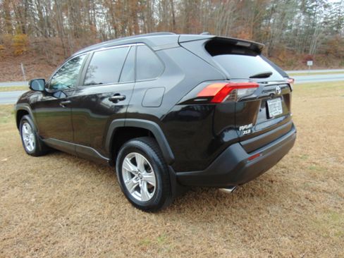 Used 2020 Toyota RAV4 XLE w/ All Weather Liner Package image 4