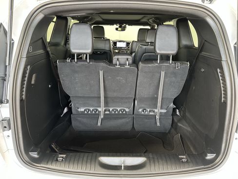 Used 2025 Chrysler Pacifica Limited image 15