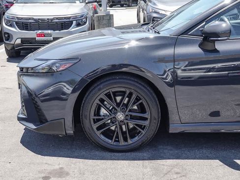 Used 2025 Toyota Camry SE FWD image 9