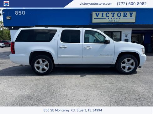 Used 2007 Chevrolet Suburban LT w/ LT Preferred Equipment Group RWD image 2