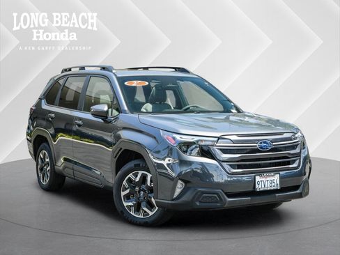 Used 2025 Subaru Forester Premium w/ Convenience Package #1 AWD/4WD image 1