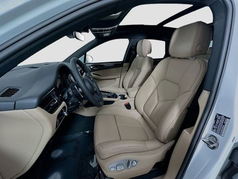 Certified 2026 Porsche Macan AWD/4WD image 5