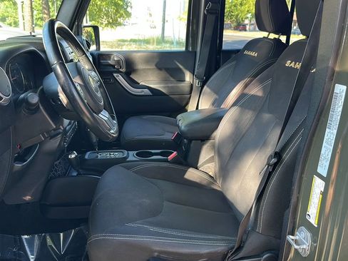 Used 2015 Jeep Wrangler Unlimited Sahara AWD/4WD image 13
