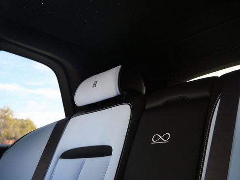 New 2026 Rolls-Royce Cullinan Black Badge image 28