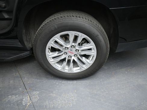 Used 2024 GMC Yukon SLT image 15