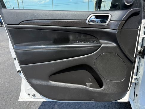 Used 2018 Jeep Grand Cherokee Altitude AWD/4WD image 28