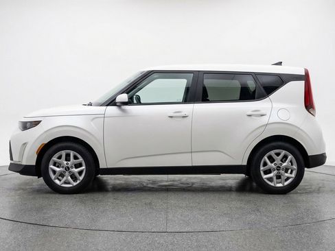 Used 2025 Kia Soul LX w/ LX Technology Package FWD image 5