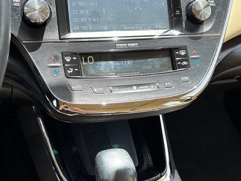 Used 2016 Toyota Avalon Limited w/ Toyota Safety Sense Package FWD image 11
