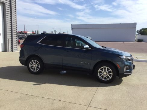 Used 2024 Chevrolet Equinox LT AWD/4WD image 3