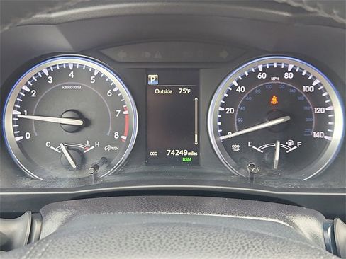 Used 2017 Toyota Highlander XLE image 12