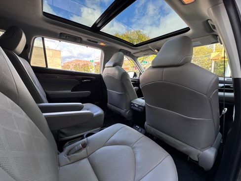 Used 2022 Toyota Highlander Platinum image 27