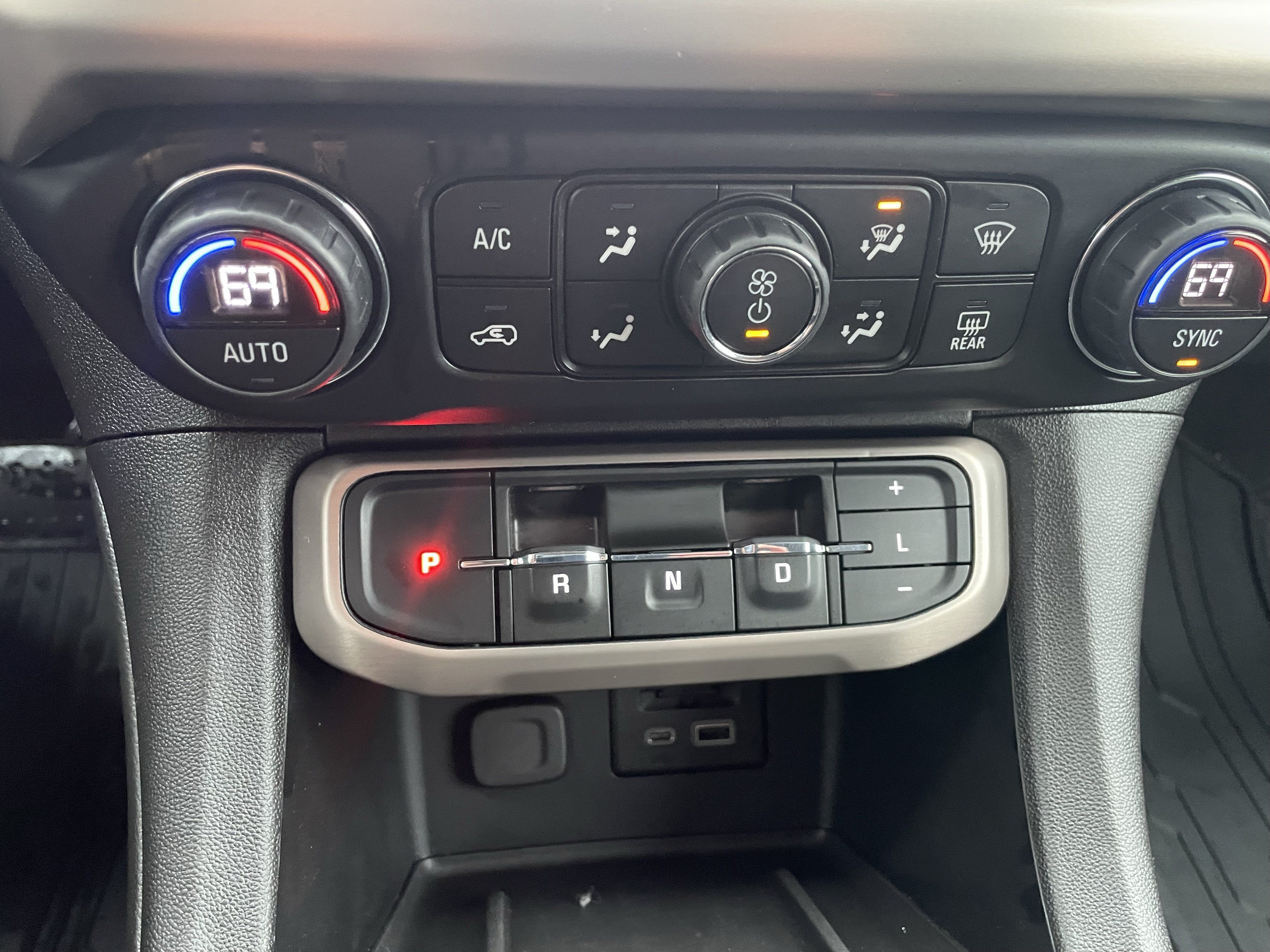 Used 2020 GMC Acadia Denali w/ Trailering Package AWD/4WD image 23