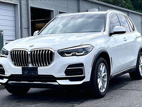 Used 2022 BMW X5 xDrive40i w/ Premium Package AWD/4WD image 2