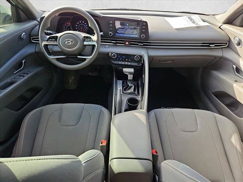 Used 2023 Hyundai Elantra SEL w/ Preferred Accessory Package FWD image 15