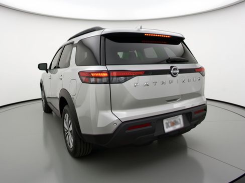 Used 2025 Nissan Pathfinder SV FWD image 6