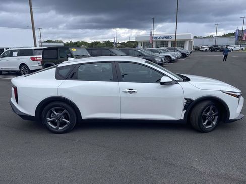 Used 2025 Kia K4 FWD image 2