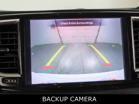 Used 2023 Chrysler Pacifica Touring-L FWD image 18