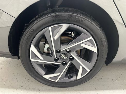 Used 2025 Hyundai Elantra SEL image 60