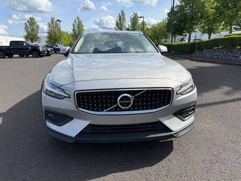 Used 2025 Volvo V60 B5 Cross Country Plus AWD/4WD image 2
