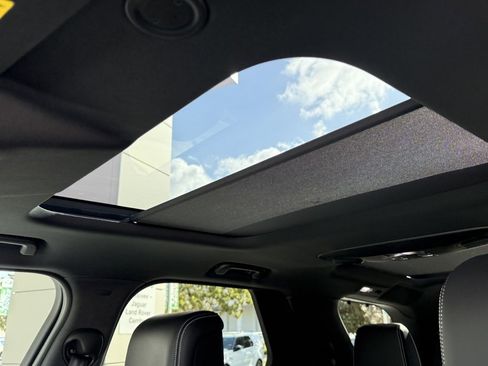 New 2025 Land Rover Discovery S image 15