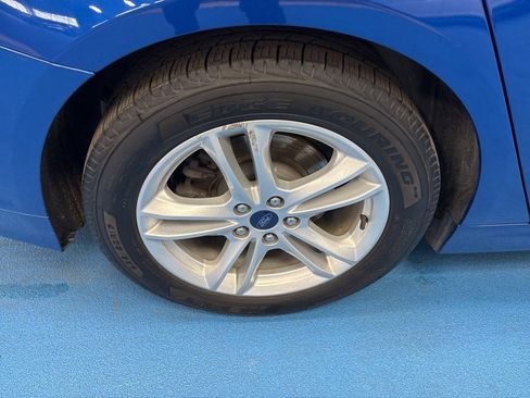 Used 2018 Ford Fusion SE w/ Fusion SE Technology Package image 5