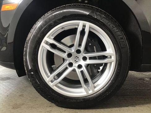 Certified 2026 Porsche Macan AWD/4WD image 11
