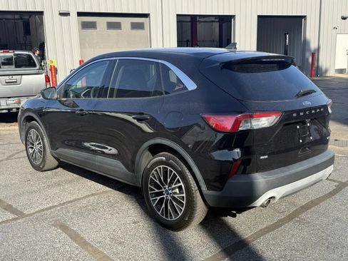 Used 2022 Ford Escape SE FWD image 2