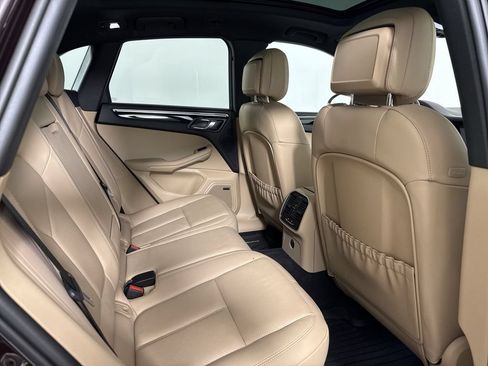 Certified 2026 Porsche Macan AWD/4WD image 25