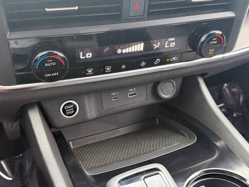 Certified 2023 Nissan Rogue SV FWD image 25