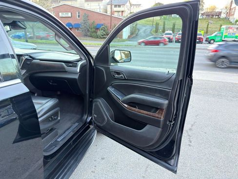 Used 2019 Chevrolet Suburban LT image 16