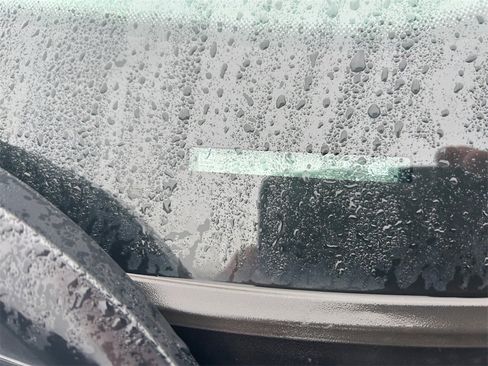 Used 2023 Cadillac XT4 Luxury w/ Cold Weather Package image 30