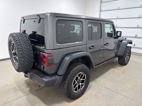 Used 2025 Jeep Wrangler Unlimited Rubicon w/ Convenience Group AWD/4WD image 4
