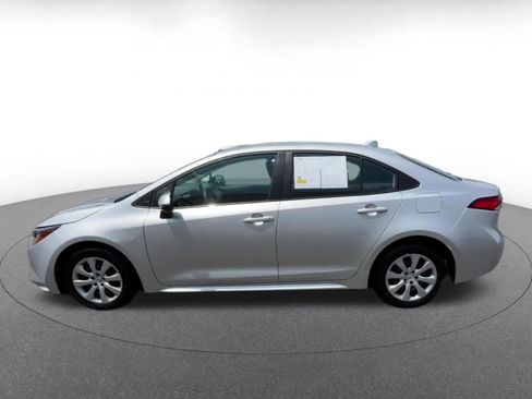Used 2025 Toyota Corolla LE FWD image 8
