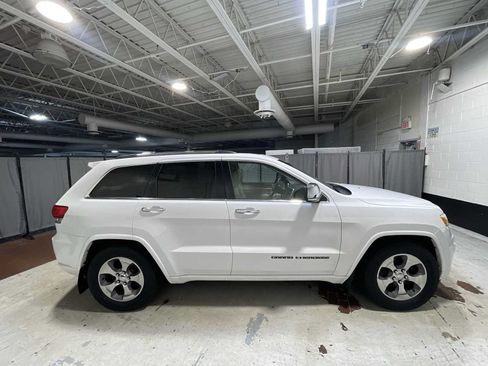 Used 2017 Jeep Grand Cherokee Overland AWD/4WD image 27