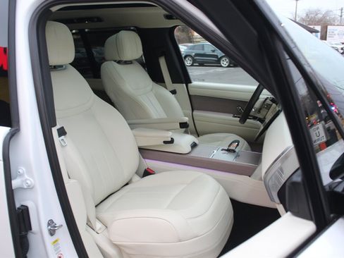 Used 2024 Land Rover Range Rover SE image 18