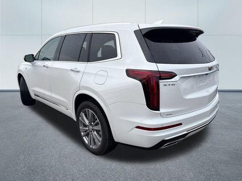 Used 2025 Cadillac XT6 Premium Luxury AWD/4WD image 2
