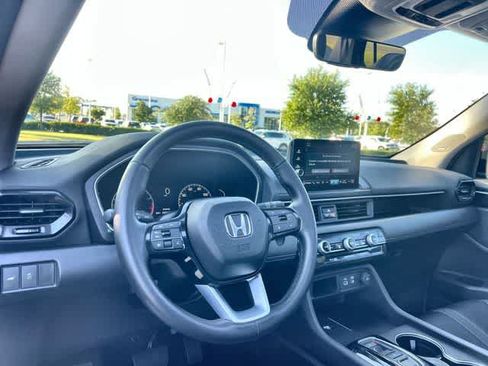Used 2025 Honda Pilot Touring image 15
