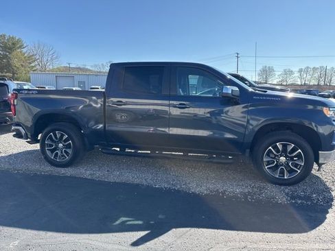 Used 2022 Chevrolet Silverado 1500 LT AWD/4WD image 4