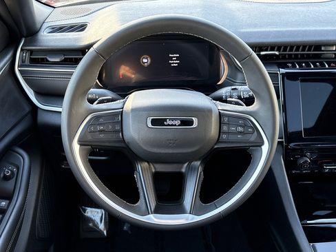 Used 2025 Jeep Grand Cherokee Laredo X AWD/4WD image 21