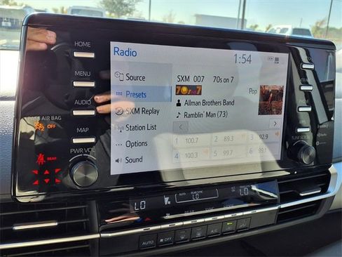 Used 2021 Toyota Sienna LE image 16