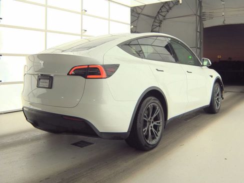 Used 2024 Tesla Model Y Long Range image 6