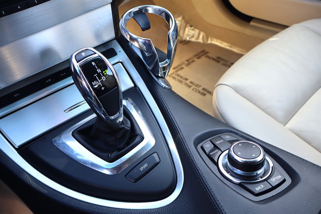 Used 2010 BMW 650i Convertible RWD image 35