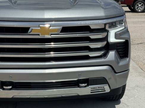 Used 2024 Chevrolet Silverado 1500 High Country w/ Technology Package AWD/4WD image 5