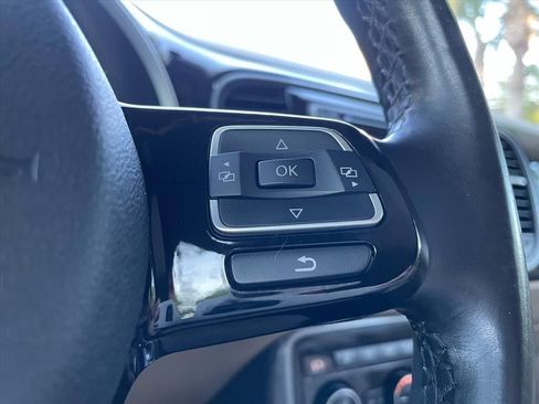 Used 2018 Volkswagen Beetle 2.0T SE FWD image 24