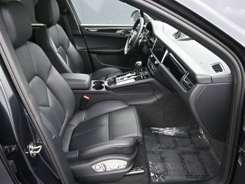 Certified 2023 Porsche Macan AWD/4WD image 27