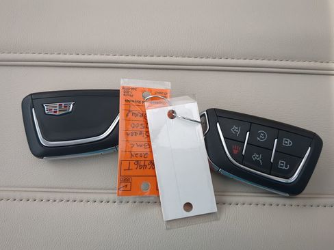 Used 2025 Cadillac Escalade Sport Platinum w/ LPO, Floor Liner Package AWD/4WD image 28