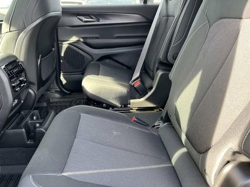 New 2025 Jeep Grand Cherokee L Laredo image 17